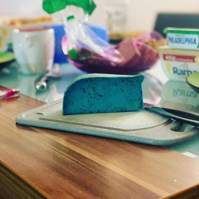 Der is ned giftig.. der schaut nur so Crazy aus 😊 #lavendelkäse von @the_crazy_cheese_manufacture