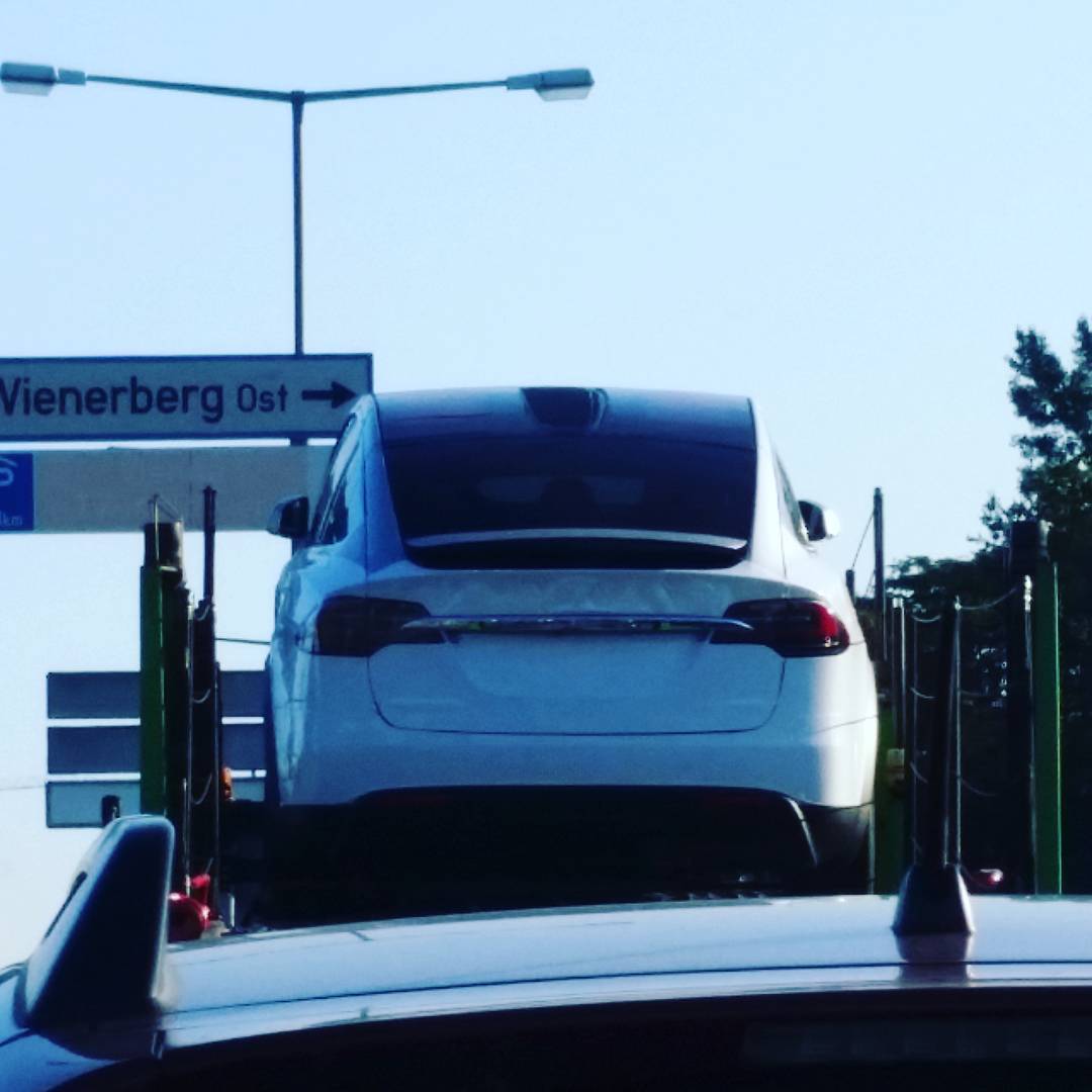 Spotted #Tesla #Modelx in #vienna #ecar