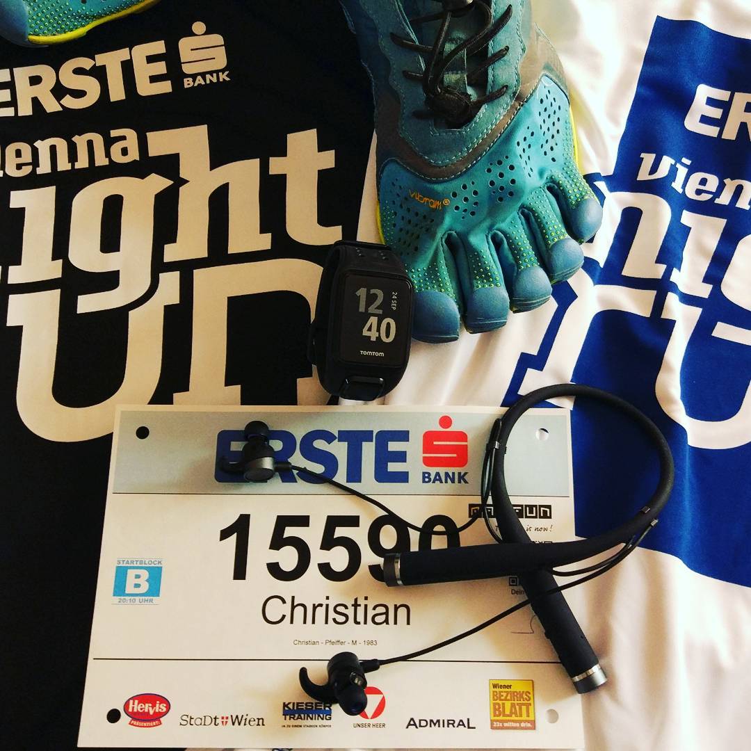 Ready for tuesday #viennanightrun 2017 #trainwithvi #getvi #tomtom #vibramfivefingers #vienna #instarun #instarunning #strava #runnerdrun #running