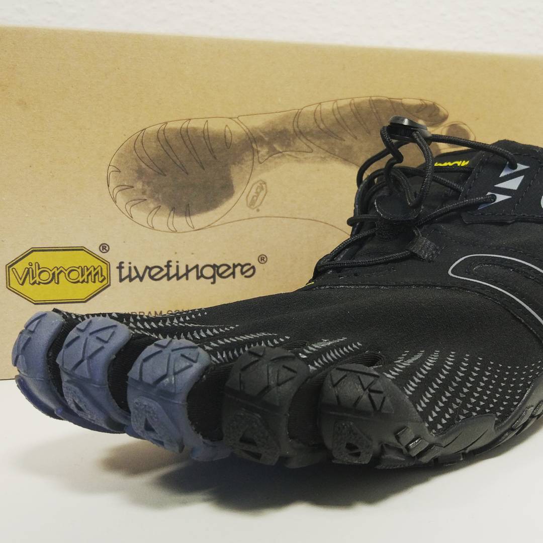 Morgen gleich mal an testen.. Meine neuen #vibramfivefingers v-train #viennanightrun #running #runnerdrun #running #runlongiwill #tomtom #strava