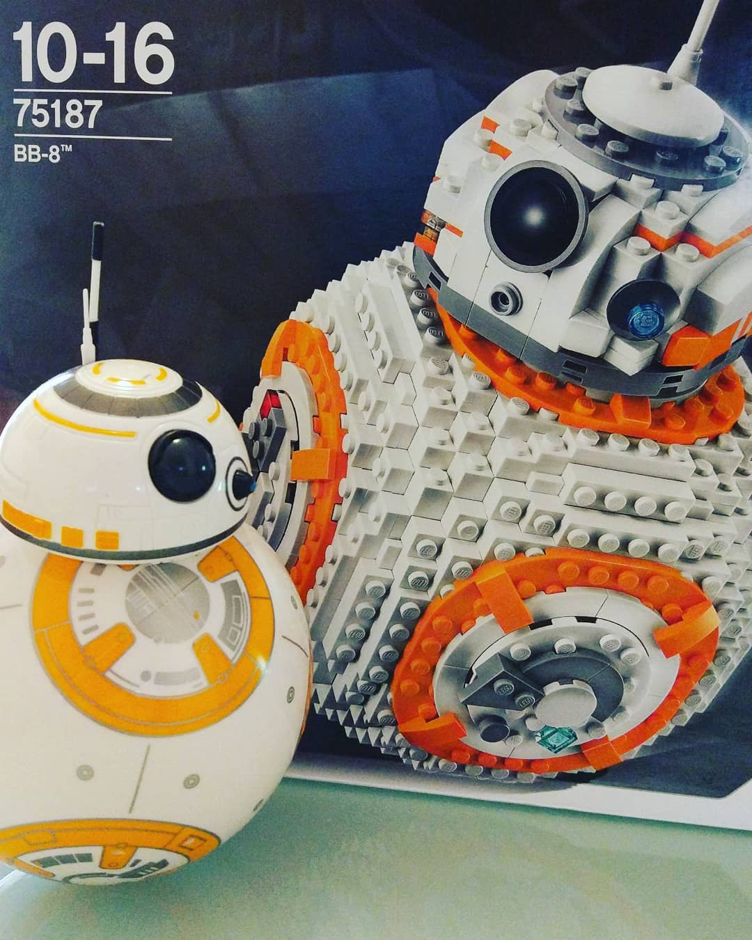 Wenn ich schon meine Karten für Teil 8 verfallen lassen musste.. Bau ich heute halt mein Nikolo Geschenk zusammen #Lego #starwars #bb-8 #legostagram 