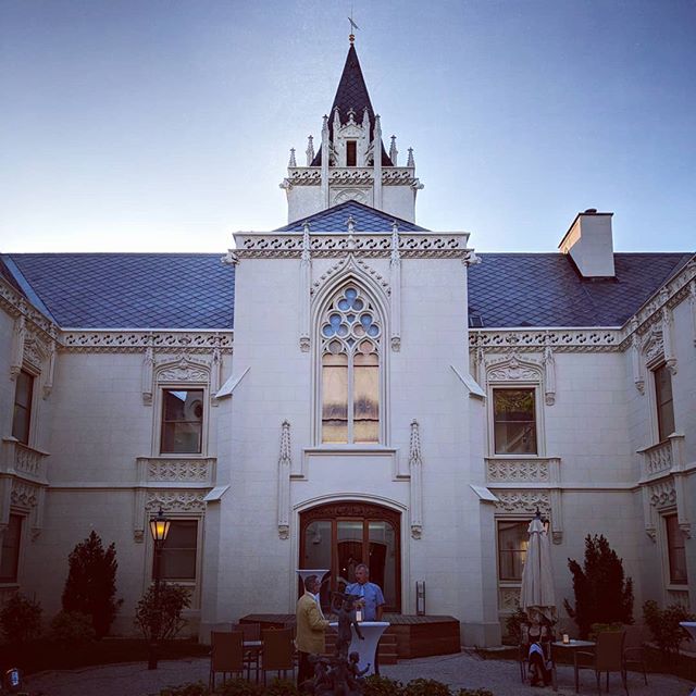 #schlosshernstein #austrianinstagram #austria #weddinglocation #oesterreich #niederösterreich #Österreich #instapic #architecture #architektur #part