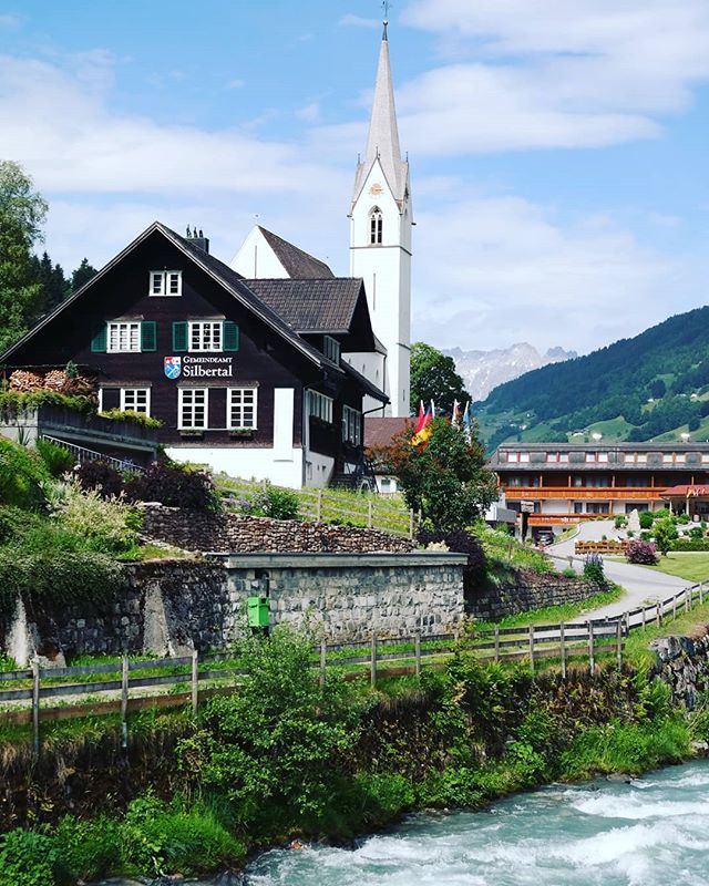 Silbertal im Montafon. Schöner Ausblick auf eine bezaubernde Gemeinde #austria #oesterreich #Österreich #montafon #austrianinstagram #travelblogger 