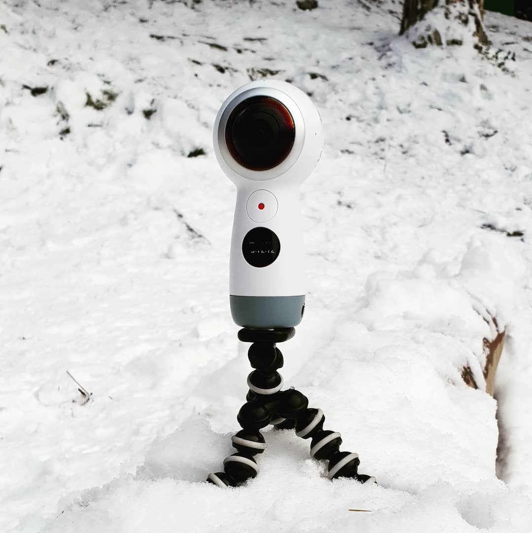 Filming some 360 Clips with my Kids in the snow #Samsung #360gear #samsunggear360 #samsungs9 #filming #action #360filming #funinthesnow #blogging #aus