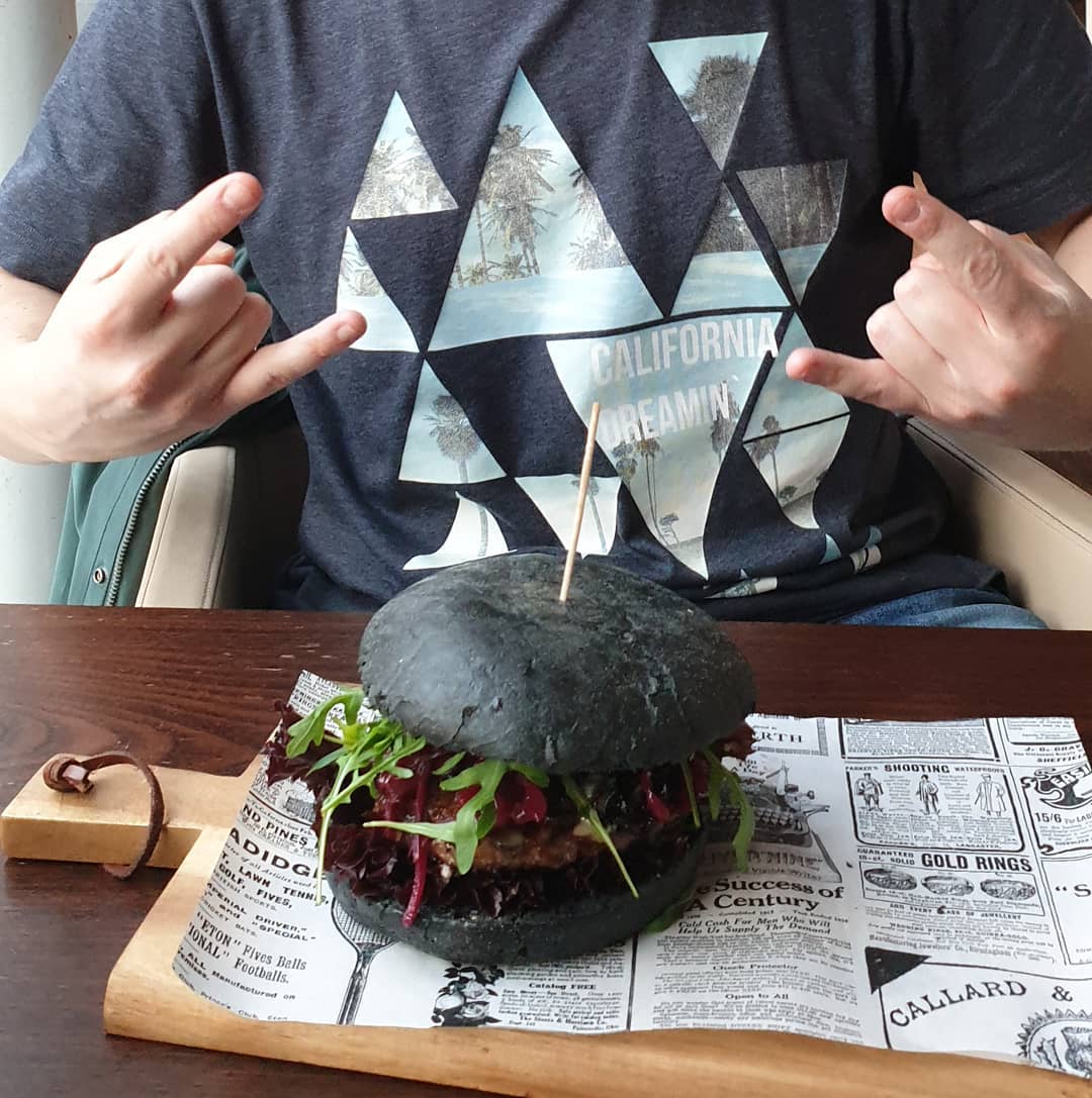 Addicted to burger. Awesome black piece of a #burger now I'm addicted ? #beer #vienna #addictedtoburgers #hungry #blackburger #foodporn #foodblogger