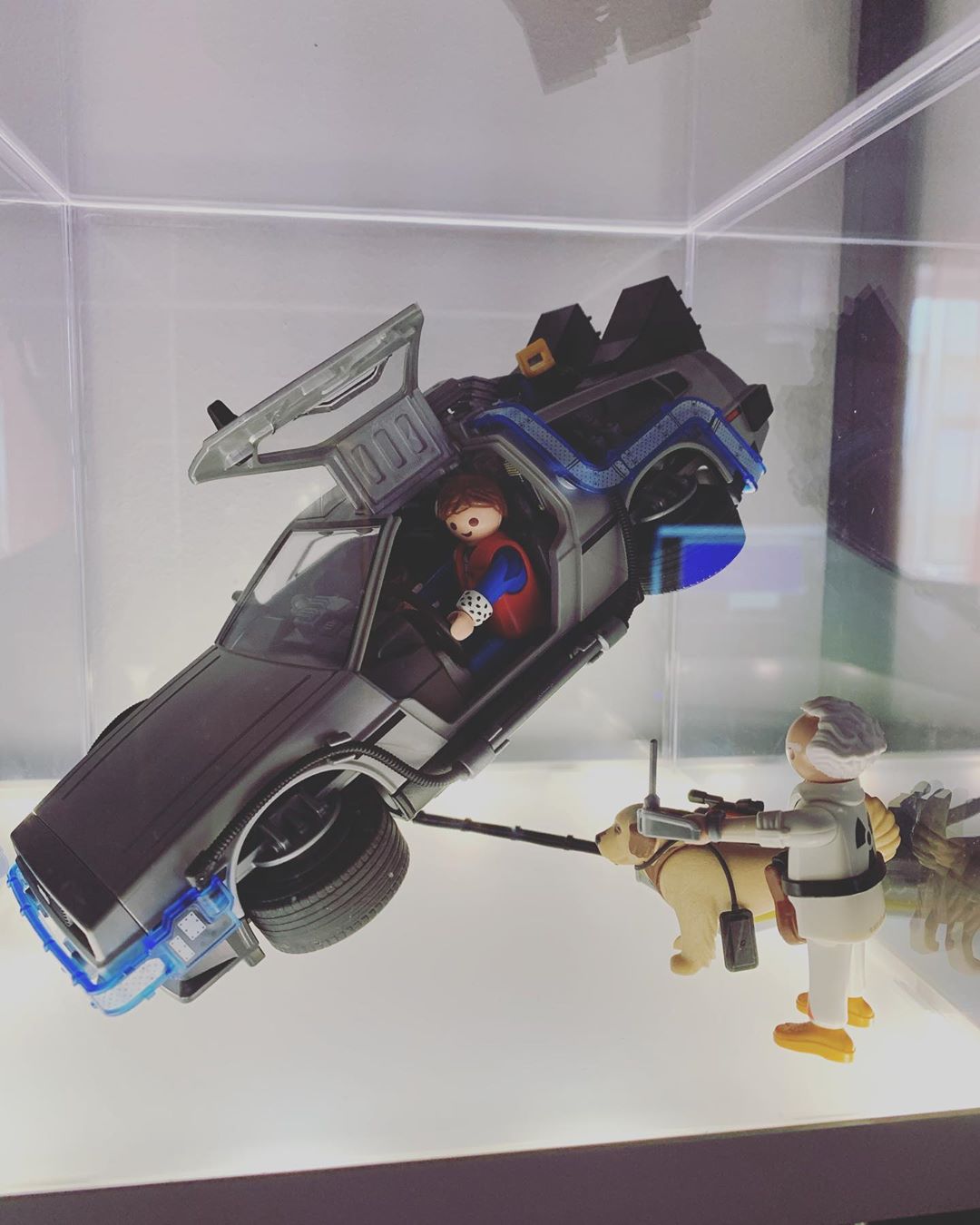 Ich liebe das neue #backtothefuture Set von @playmobil einfach 😍 hat natürlich gleich einen besonderen Platz bekommen #nerdstuff #nerd