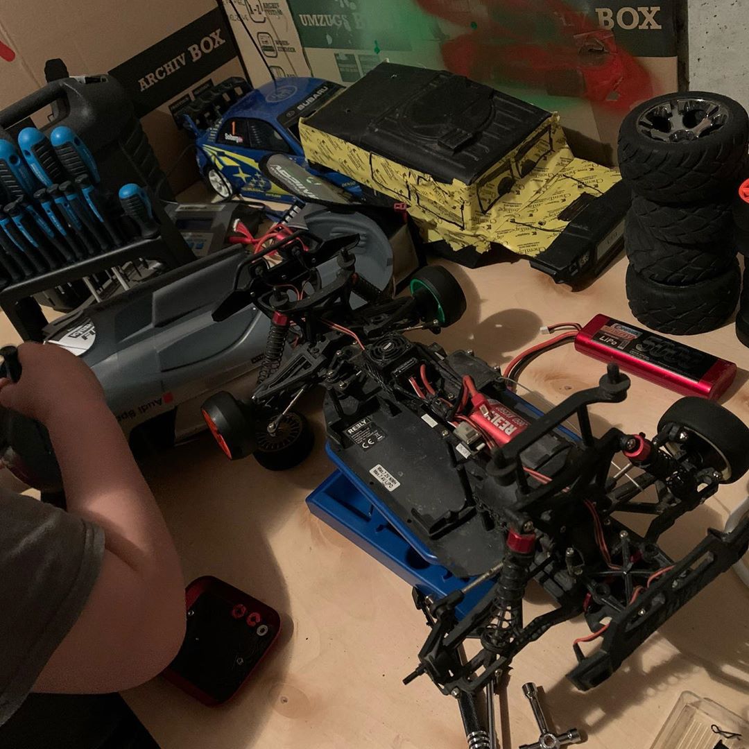 Weiter gehts.. leider ein kleiner Rückschlag , aber Rom wurde auch nicht an einem Tag erbaut 😅 #rccars #hobby