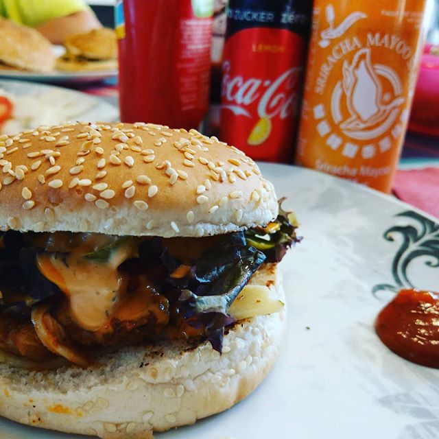 #pulledchicken #pulledchickenburger #siracha #sirachamayo #colazero #ichbinsatt #zackundblad