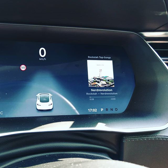 Keine Tesla Fahrt ohne @rockstah #nerdRevolution #teslamodels #tesla #teslamotors #teslamodels #imautokino #radionukular