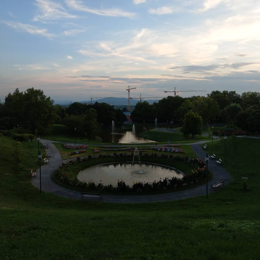 Kurze Pause beim #lauftraining #running #runnerdrun #strava #instarunning #instarun #UnderAmour #run #runnerdrun #workout #workoutmotivation #runlikehell #austria #austrianinstagram #hashtags