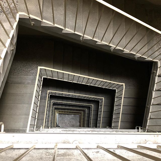 Stairs #photography #austrianinstagram #blogger #photoblog #austria?? #vienna #viennablogger #iphonex #iphonephotography #shottedoniphone #architecture #architecturephotography