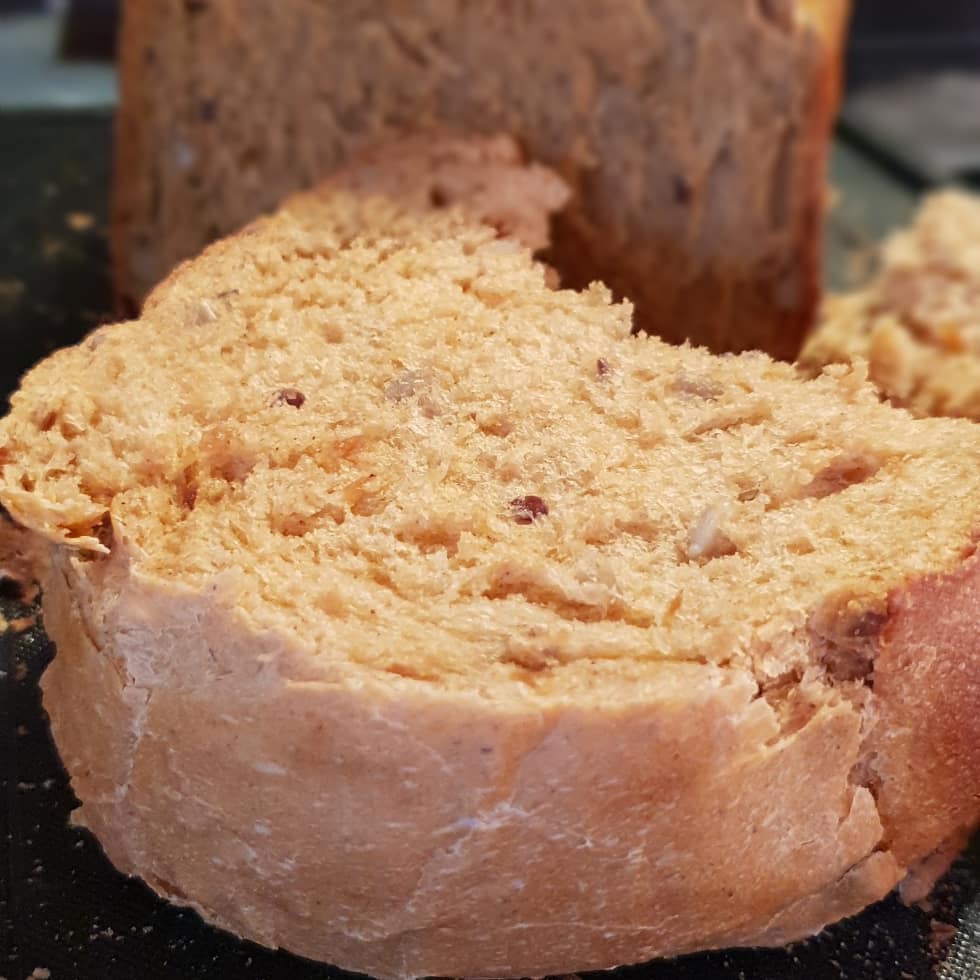 Selfmade #Brot mit #sonnenblumenkerne #tomate #röstzwiebeln.. #ilovingit #foodblogger #food #bread