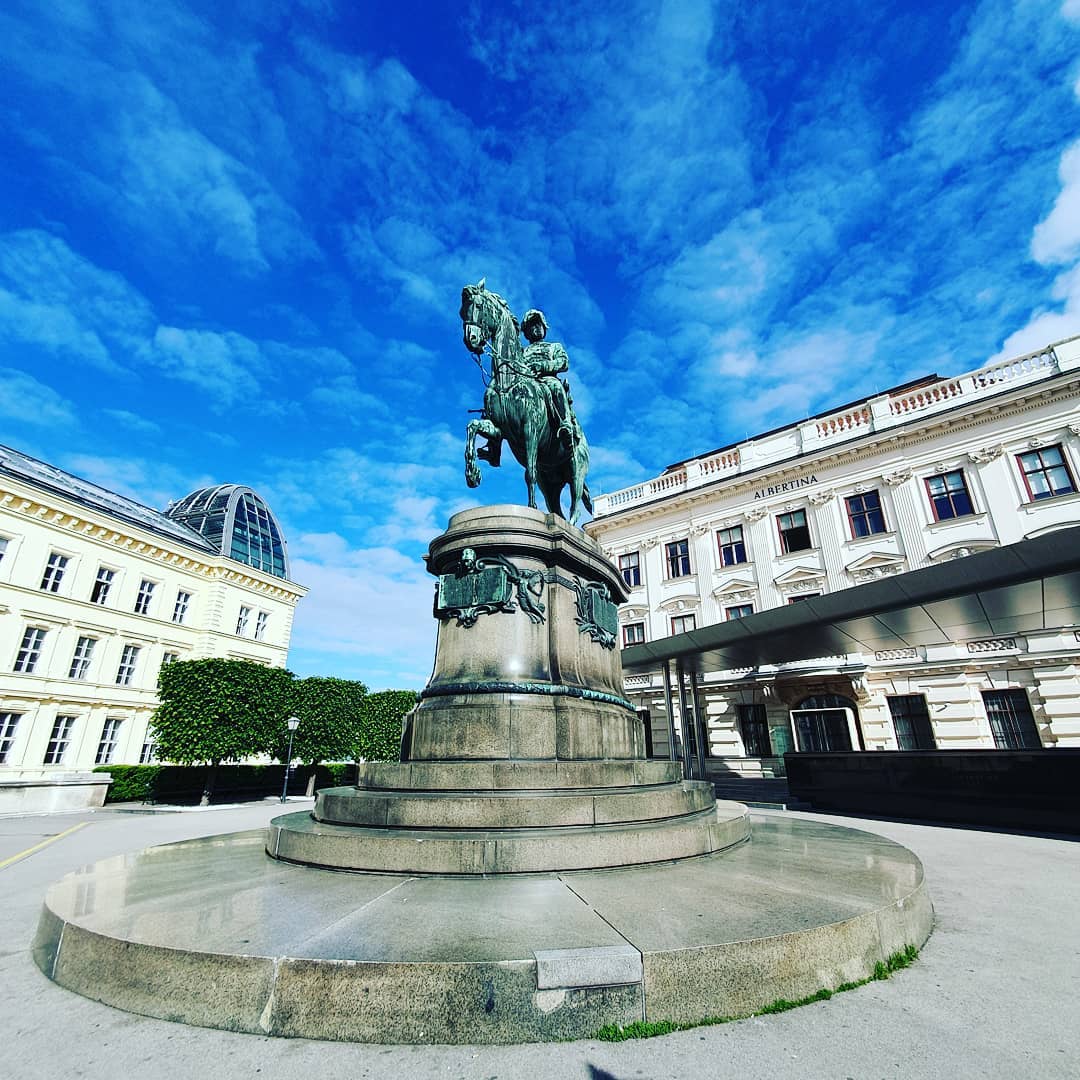 Good old #vienna 
#albertina 
#samsungs10plus 
#smartphonephotography