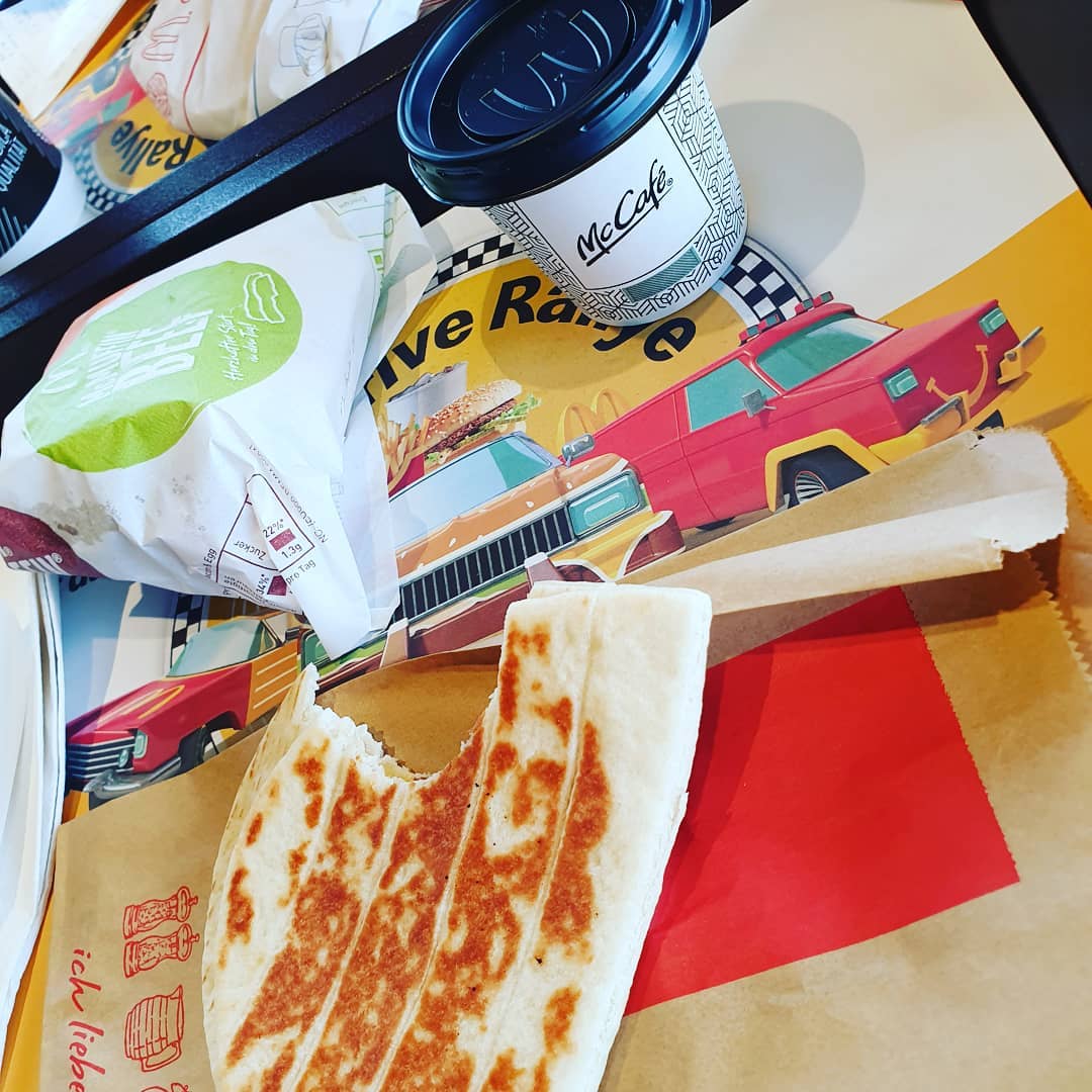 Mal wieder Essen..diesmal #frühstück bei @mcdonalds_austria mit einem Gratis Kaffee. Der #mcmuffin Bacon and Eggs war viel besser als erwartet. Den muss ich mir wieder holen 🥓🍔🍳