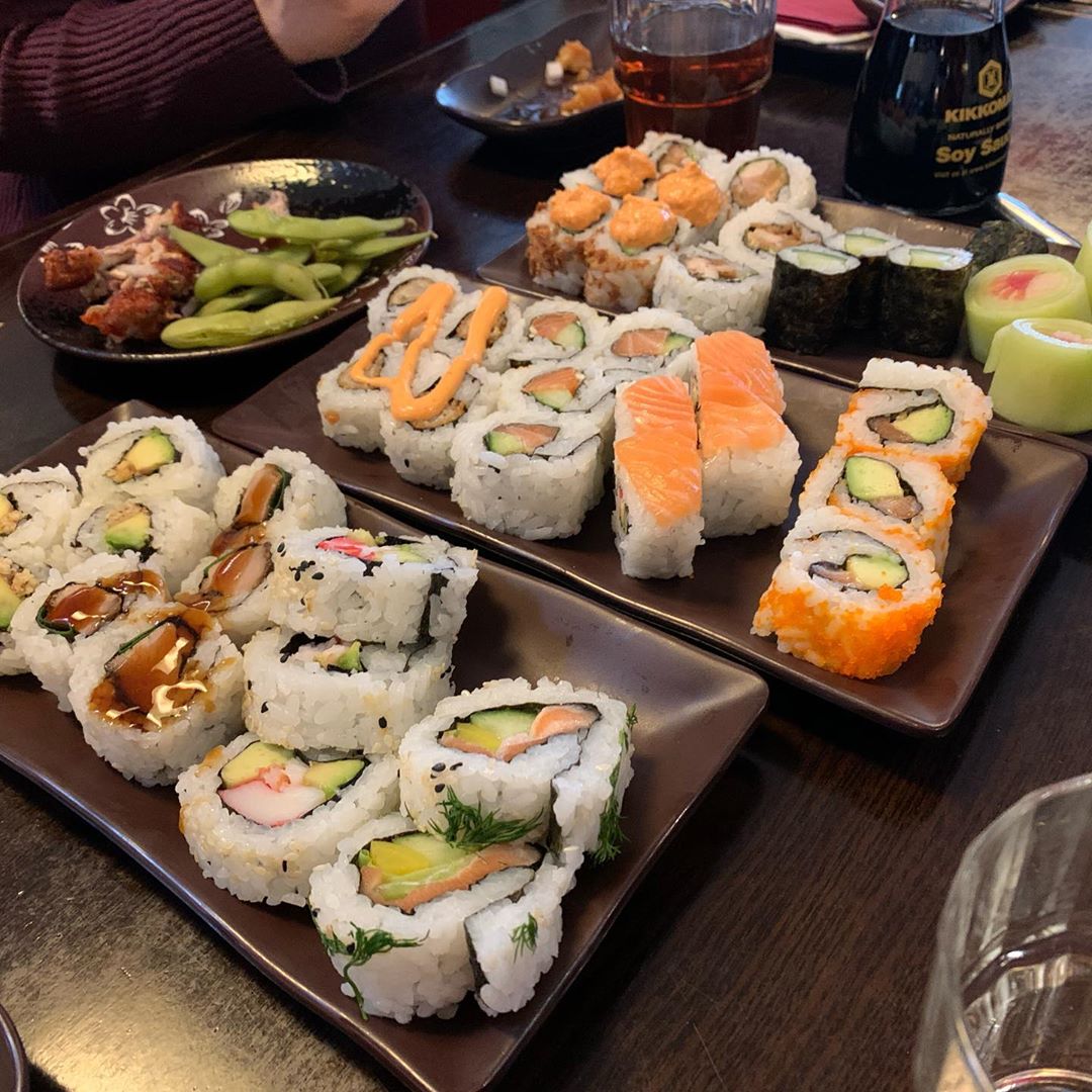 Dieses Bild benötigt einfach keinen Text. #foodporn #sushi #maki #ebi21