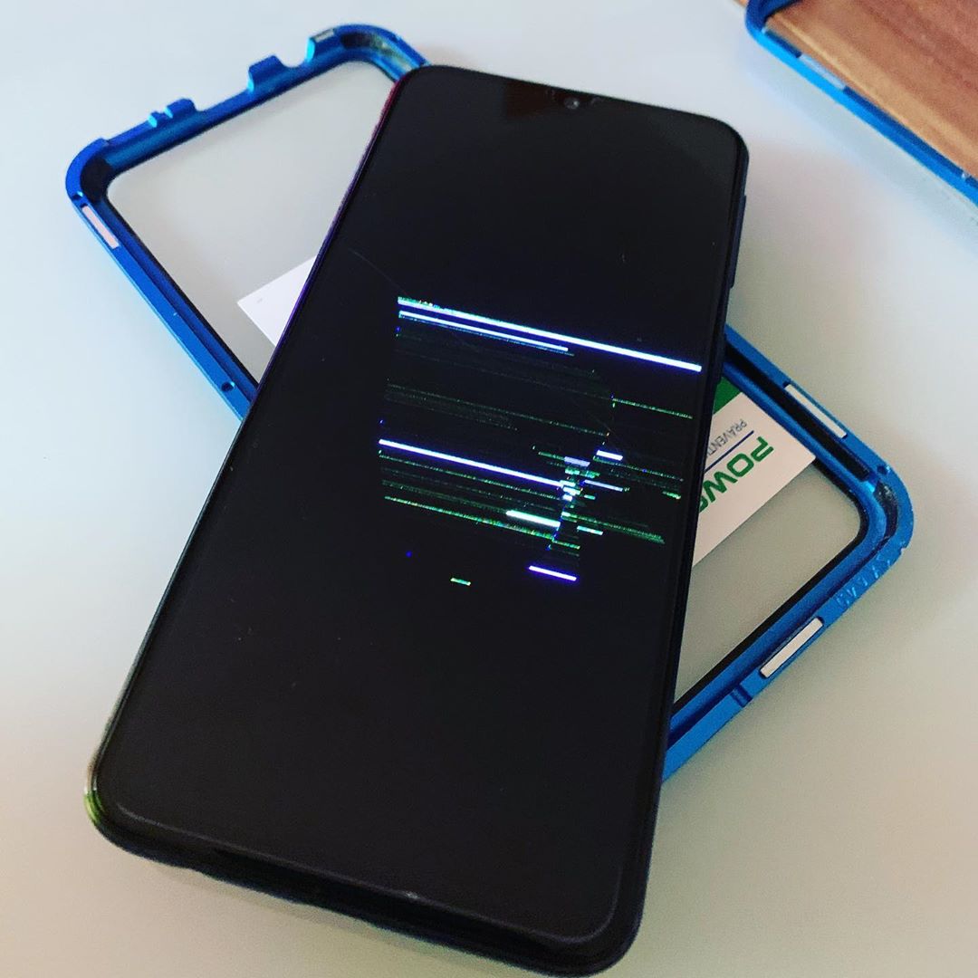 #samsung A40 Defekt der 3. nun ist das Display hinüber, bei min. 120€ Reparaturkosten ist es ein Wirtschaftlicher Totalschaden . Na dann wir der Junior jetzt mal ne Zeit lang kein Handy haben #dadoftheyear #nichtmitmir