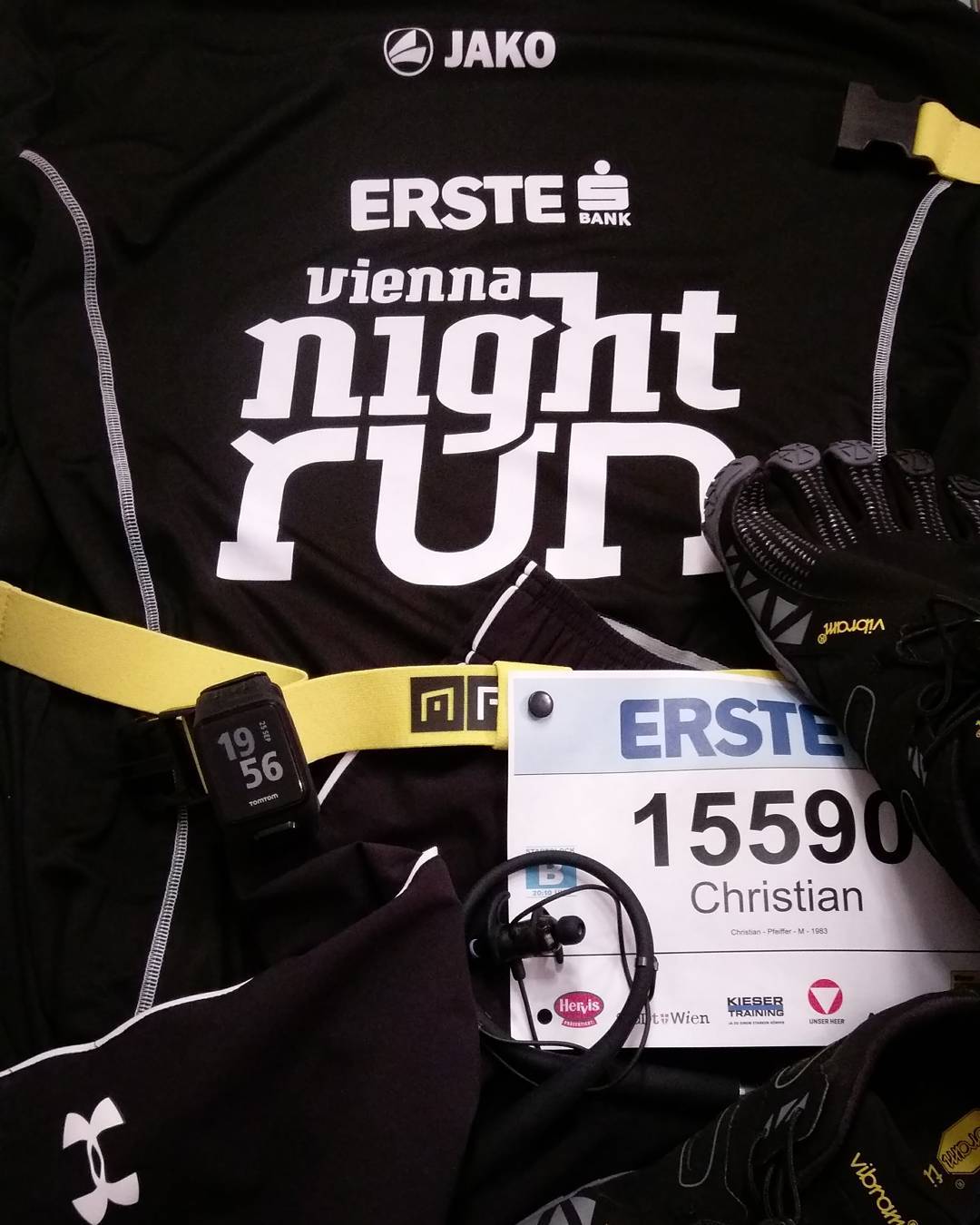 Ready for tomorrow! #viennanightrun #erstebanknightrun #vibramfivefingers #tomtom #trainwithvi #jako #UnderAmour #running #run #runnerdrun #runner #in