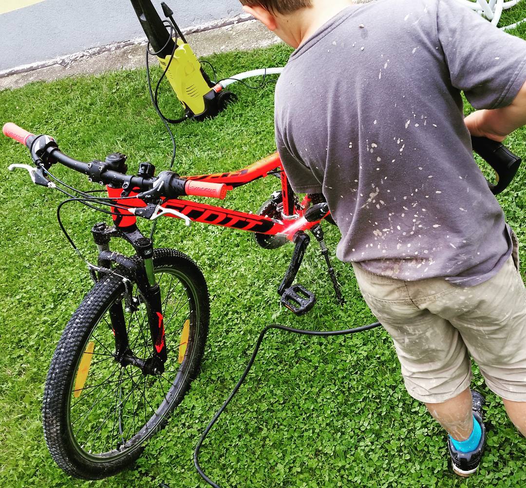 After the second tour comes the shower... For both! #biketour #scout