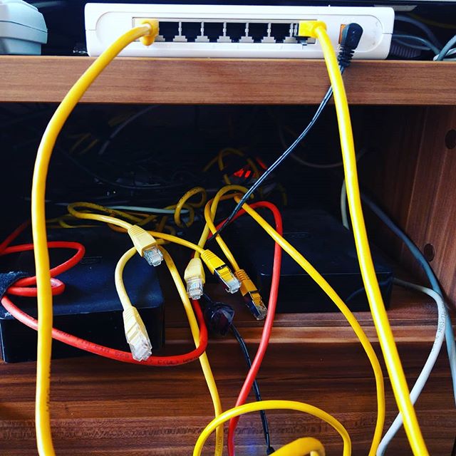 Wieso nochmal wollte ich das Heimnetzwerk umbauen? #chaos #bofh #lan #networkchaos