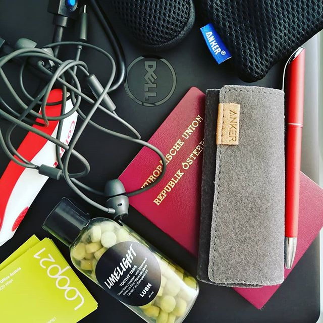 Getting ready for a business trip #businesstrip #business #loop21 #austria #austrianinstagram #travel #travelblogger #anker #lush #lushcosmetics