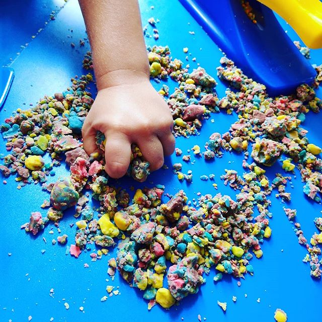 #kidsart with old #playdooh ?