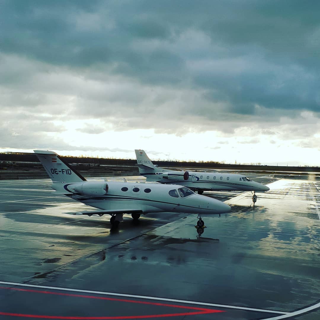 Let's fly, let's fly with with me #airport #privatejet #austrianinstagram #austrianblogger