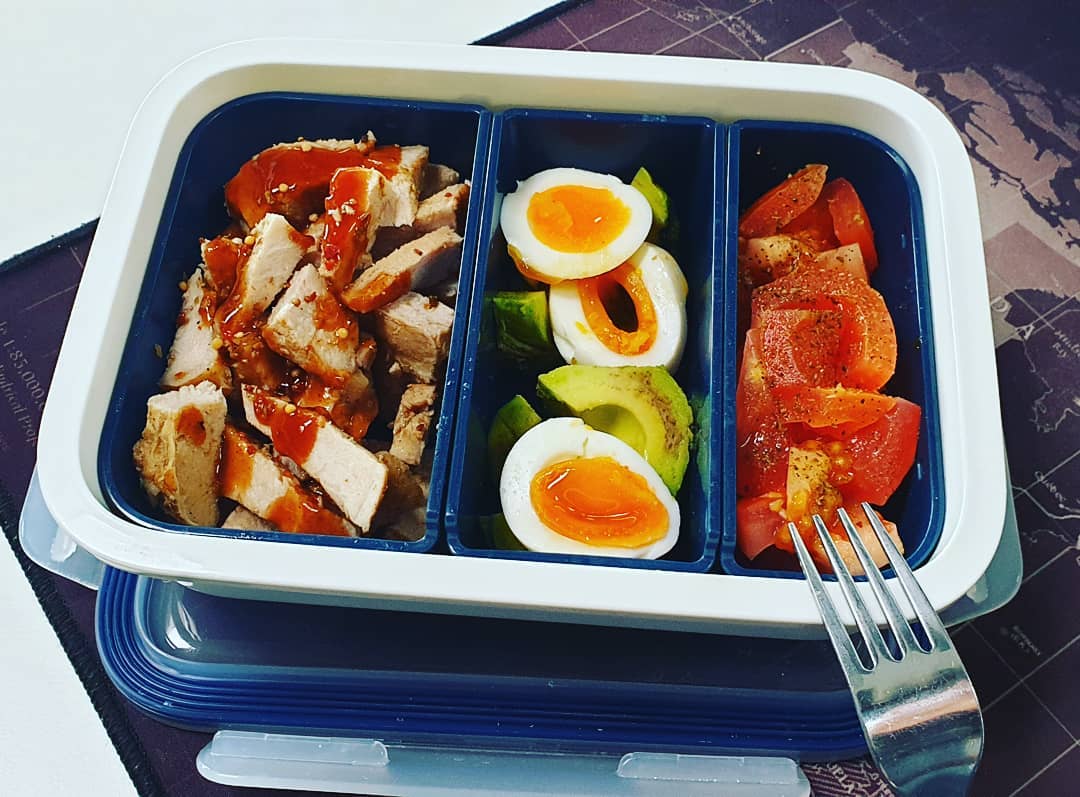 Damit es nicht fad wird.. #keto #ketolunch #ikea #mittagspause #avocado