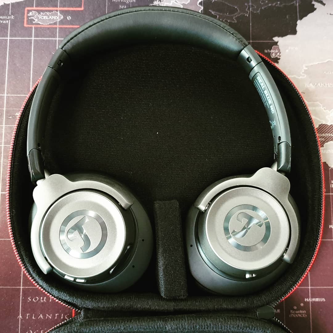 Der #teufel ist ins Office einzogen #noisecancelling #teufelaudio #großraumbüro