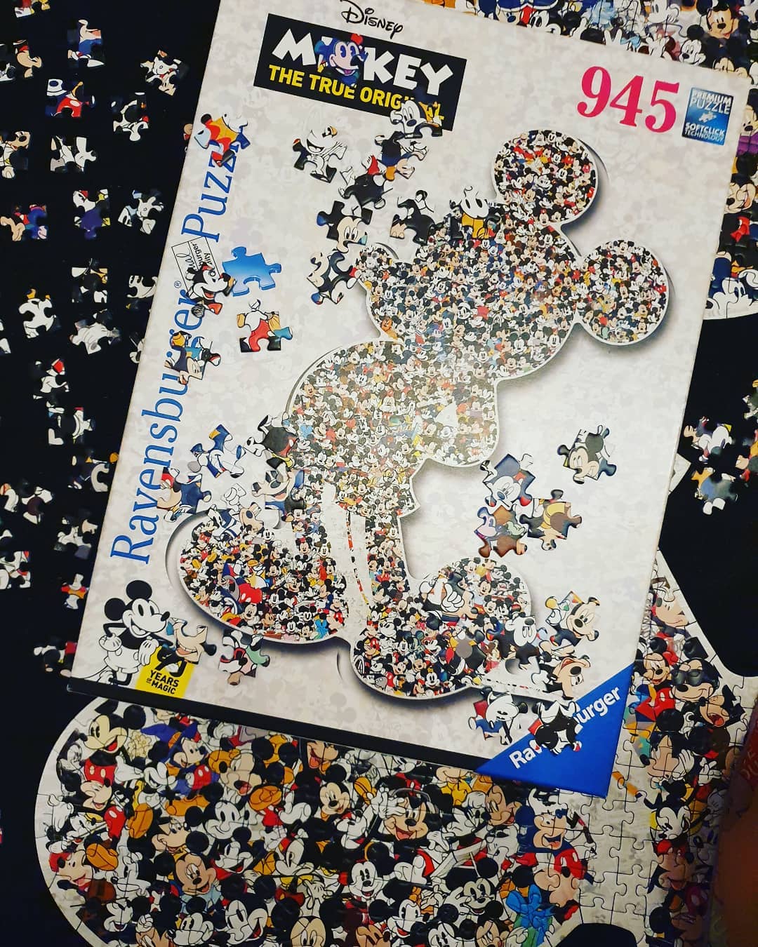 Was für ein Hobby 😂 ein etwas anderes Puzzle ist gerade im Entstehen #puzzle #disney #disneypuzzle #mickeymouse @ravensburgerglobal #hobbypuzzle