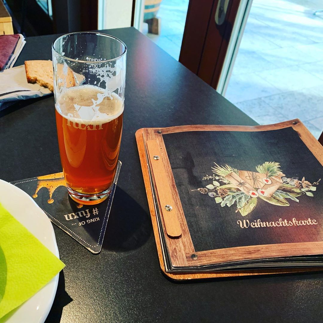 In der @fuxn_salzburg gibts ein verdammt gutes Hausbier und leider auch ein sehr gutes Schnitzel .. wirklich einen Besuch wert! #schnitzel #bier #salz