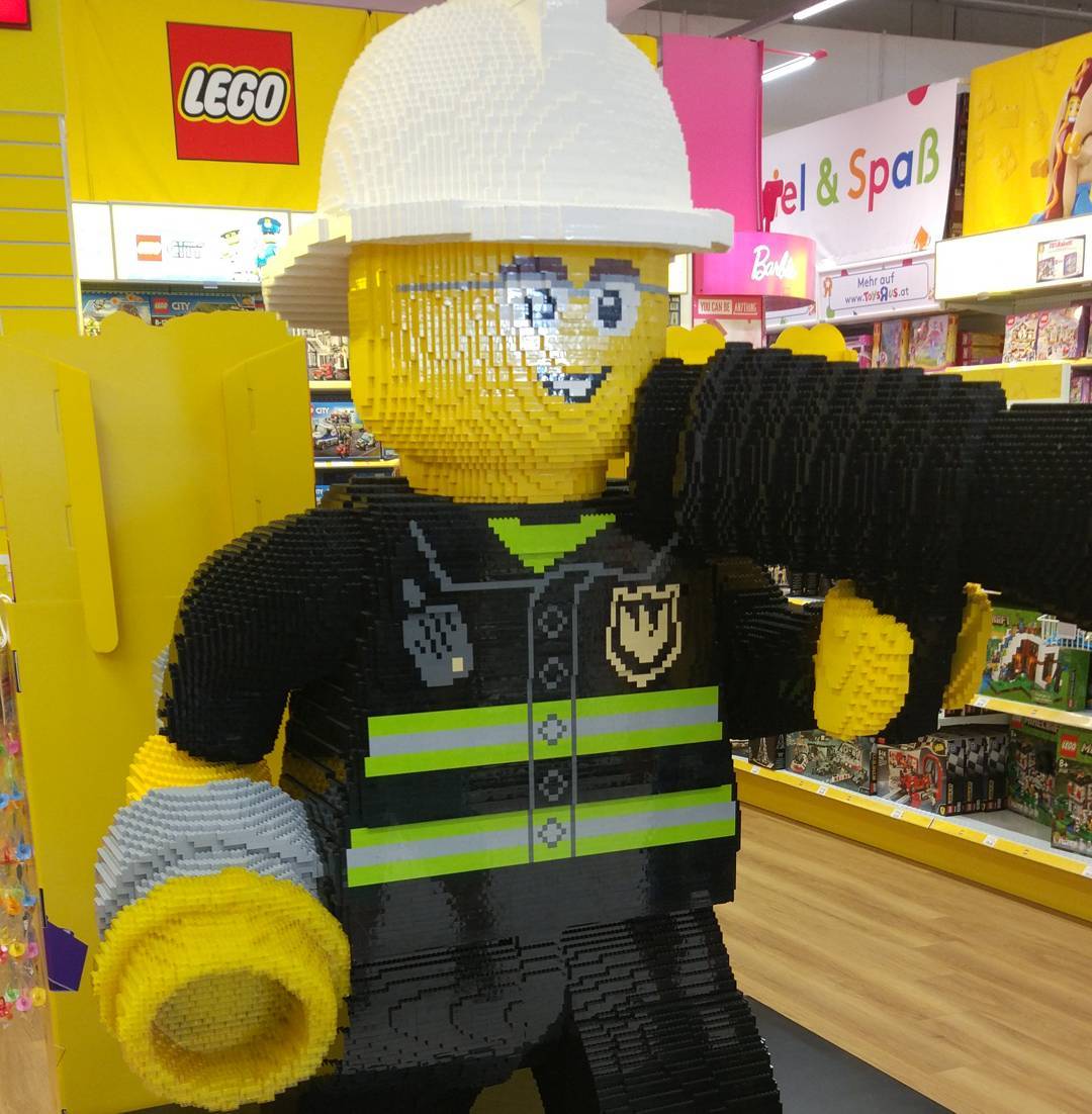 #Lego #Toysrus what a huge project ..