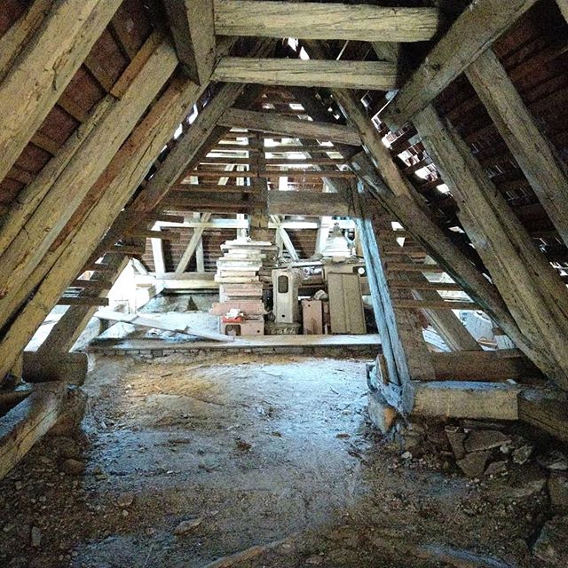 Treasures on the attic #notanlostplace #exploring