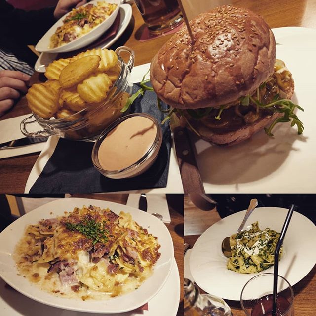 #burger #schinkenfleckerl #pasta #dolcevita #kauundschluck #happahappa #essen #food #chickenburger #dollarchips