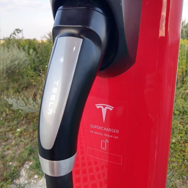 You have problems with the supercharger? Please call this invisible number! #tesla #teslamodels #teslamotors #teslas #supercharger @teslamotors