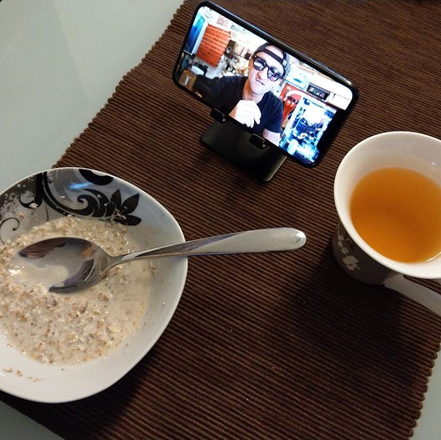 Bad Morning Routine .. Watching @caseyneistat on #youtube while trinking #tea and having a bowl of @mymuesli #morningroutine #morningtea #loveit #iphonex