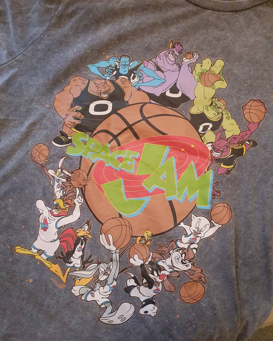 Everybody get up, it’s time to slam now
We got a real jam goin‘ down
Welcome to the Space Jam
Here’s your chance, do your dance at the Space Jam
Alright… #spacejam 
#tshirt